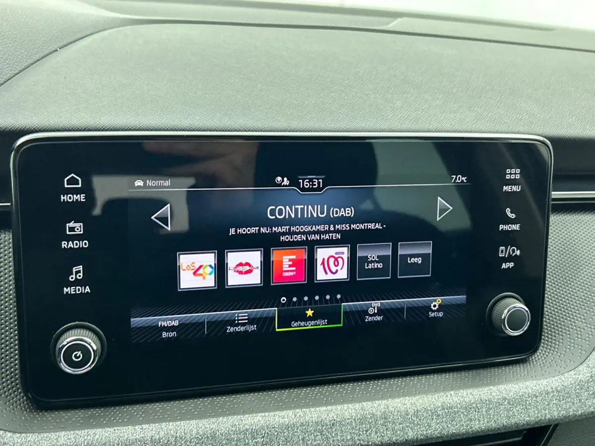 1.0 TSI Business Edition Automaat Navigatie Climate control Cruise control LED Keyless Start  Achteruitrijcamera Parkeersensoren Apple Carplay/ Android Auto Radio