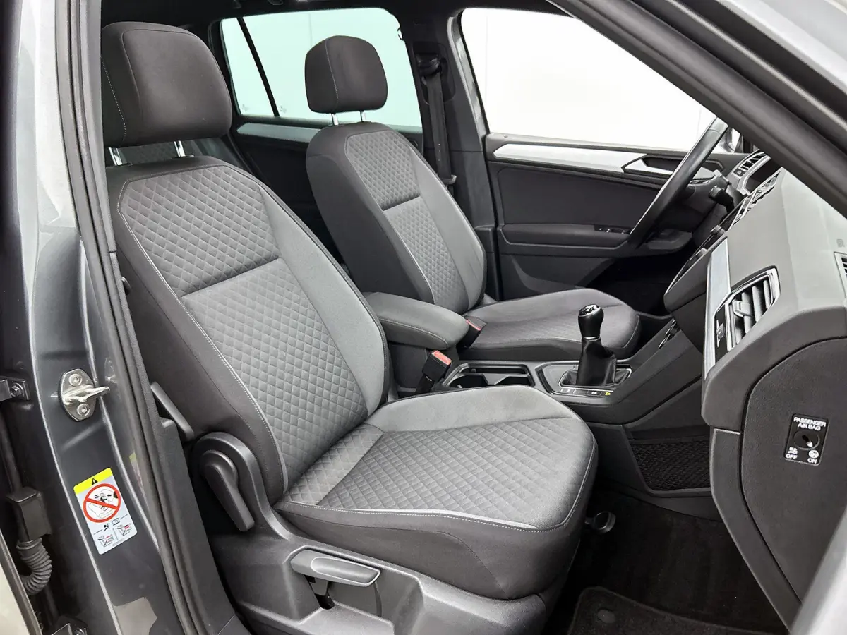 1.5 TSI Comfortline Business 130 PK | R-Line exterieur | Panoramadak | Navigatie | Climate Control | Parkeersensoren | Apple Carplay | Android Auto | 19"Lichtmetalen velgen |