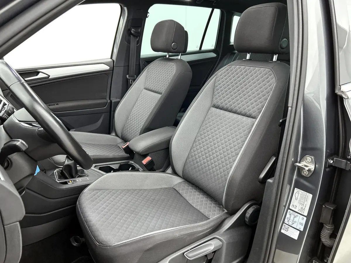 1.5 TSI Comfortline Business 130 PK | R-Line exterieur | Panoramadak | Navigatie | Climate Control | Parkeersensoren | Apple Carplay | Android Auto | 19"Lichtmetalen velgen |
