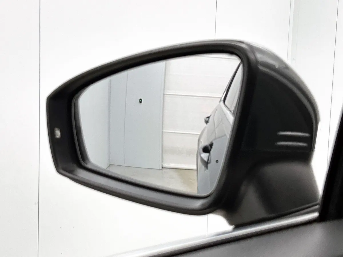 1.5 TSI Comfortline Business 130 PK | R-Line exterieur | Panoramadak | Navigatie | Climate Control | Parkeersensoren | Apple Carplay | Android Auto | 19"Lichtmetalen velgen |