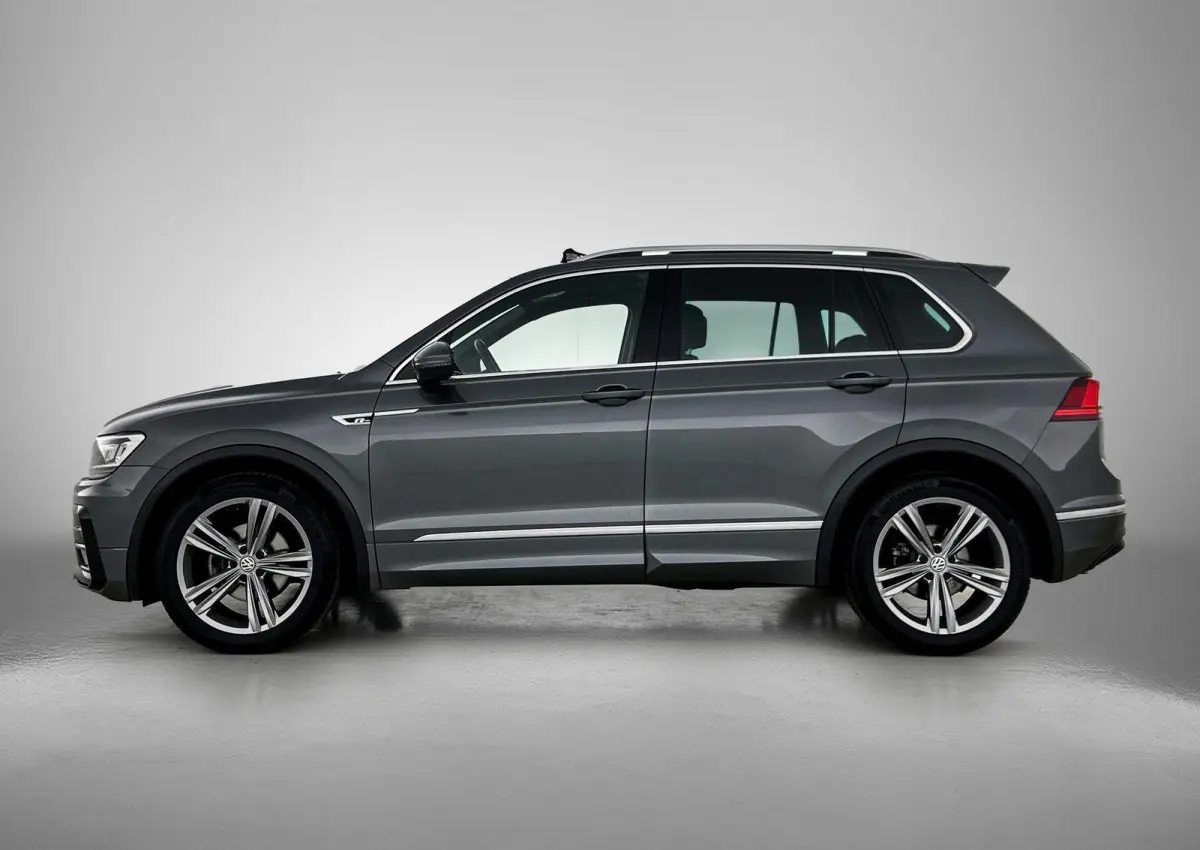 1.5 TSI Comfortline Business 130 PK | R-Line exterieur | Panoramadak | Navigatie | Climate Control | Parkeersensoren | Apple Carplay | Android Auto | 19"Lichtmetalen velgen |