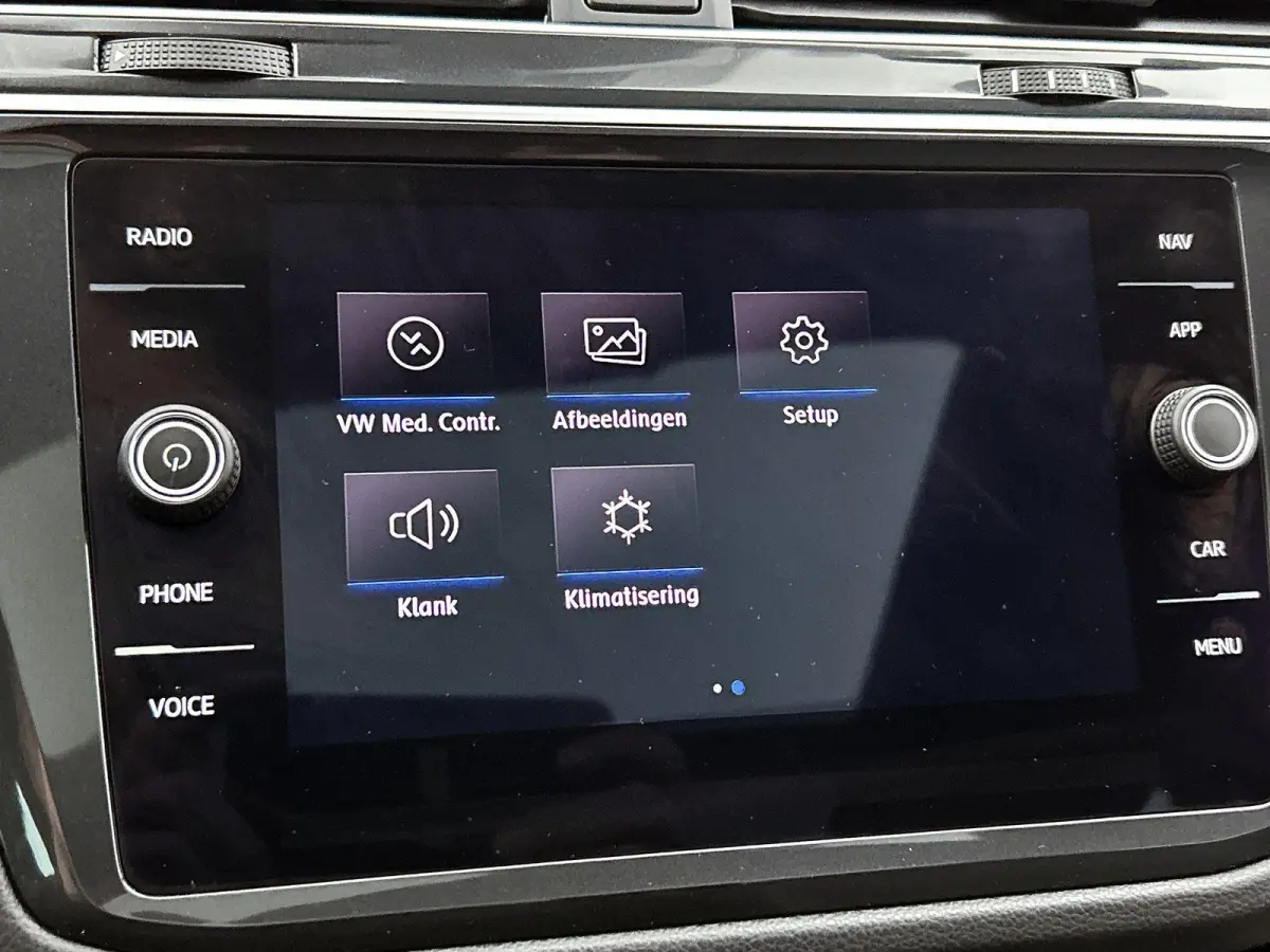 1.5 TSI Comfortline Business 130 PK | R-Line exterieur | Panoramadak | Navigatie | Climate Control | Parkeersensoren | Apple Carplay | Android Auto | 19"Lichtmetalen velgen |