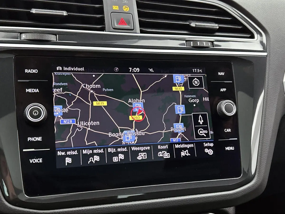 1.5 TSI Comfortline Business 130 PK | R-Line exterieur | Panoramadak | Navigatie | Climate Control | Parkeersensoren | Apple Carplay | Android Auto | 19"Lichtmetalen velgen |