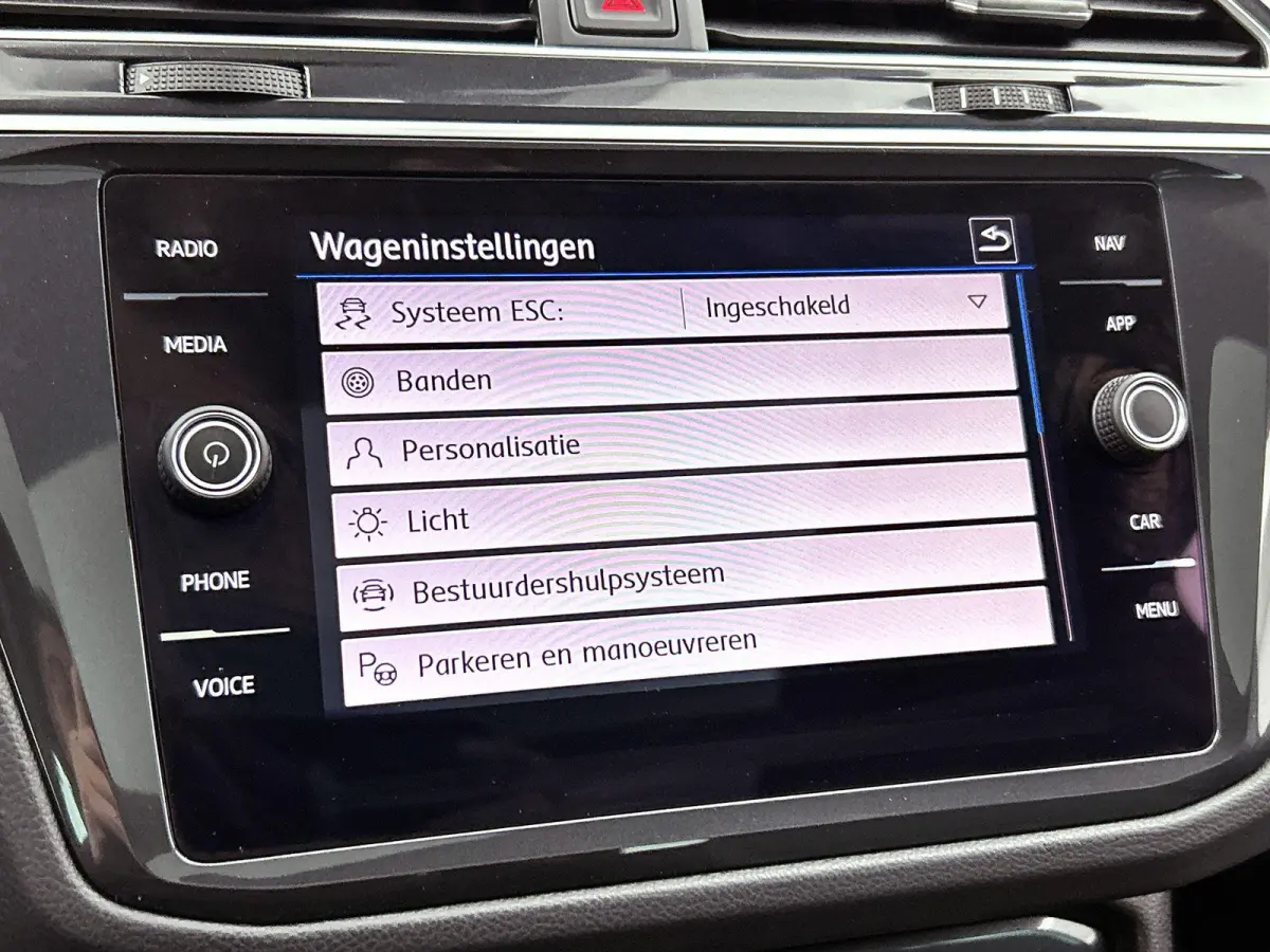 1.5 TSI Comfortline Business 130 PK | R-Line exterieur | Panoramadak | Navigatie | Climate Control | Parkeersensoren | Apple Carplay | Android Auto | 19"Lichtmetalen velgen |