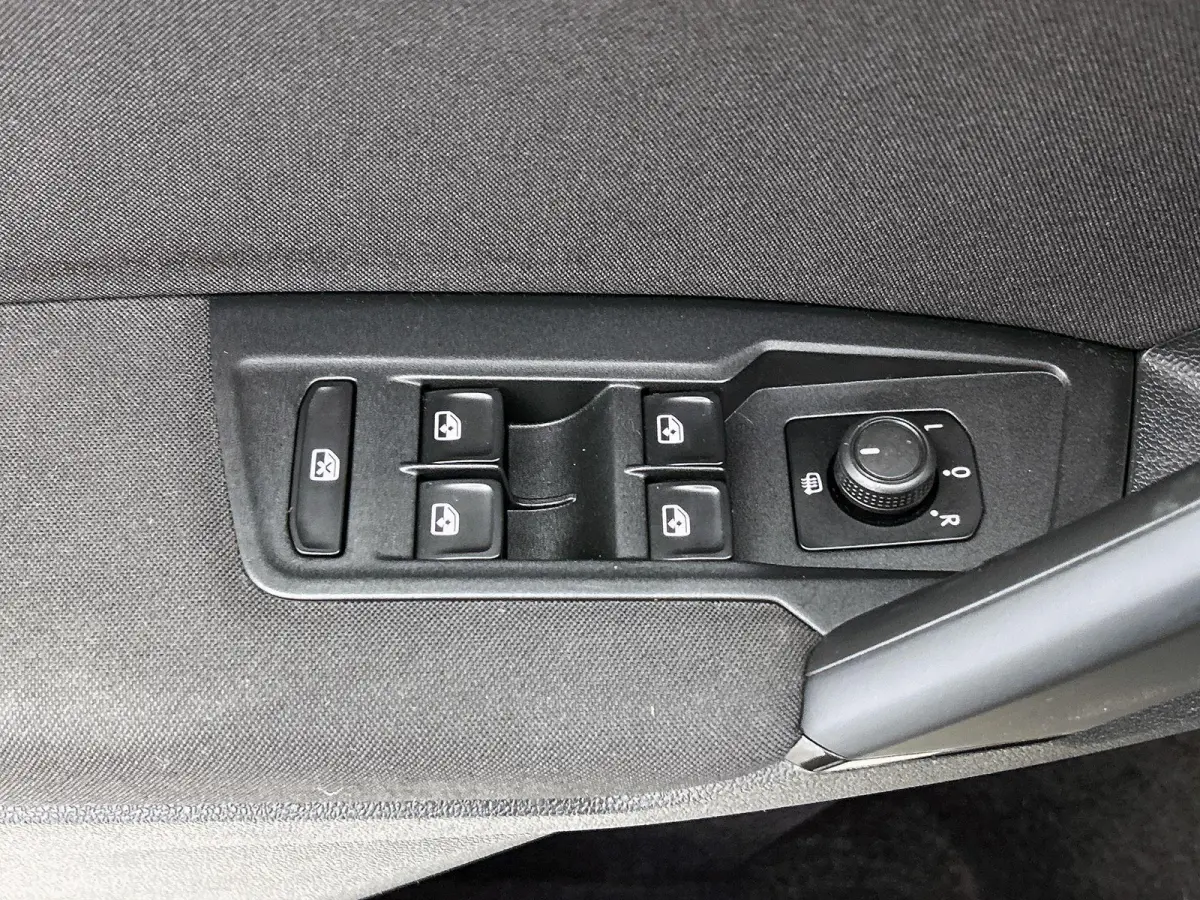 1.5 TSI Comfortline Business 130 PK | R-Line exterieur | Panoramadak | Navigatie | Climate Control | Parkeersensoren | Apple Carplay | Android Auto | 19"Lichtmetalen velgen |