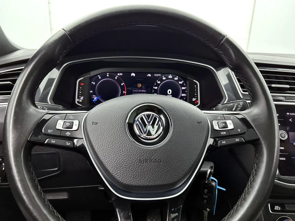 1.5 TSI Comfortline Business 130 PK | R-Line exterieur | Panoramadak | Navigatie | Climate Control | Parkeersensoren | Apple Carplay | Android Auto | 19"Lichtmetalen velgen |