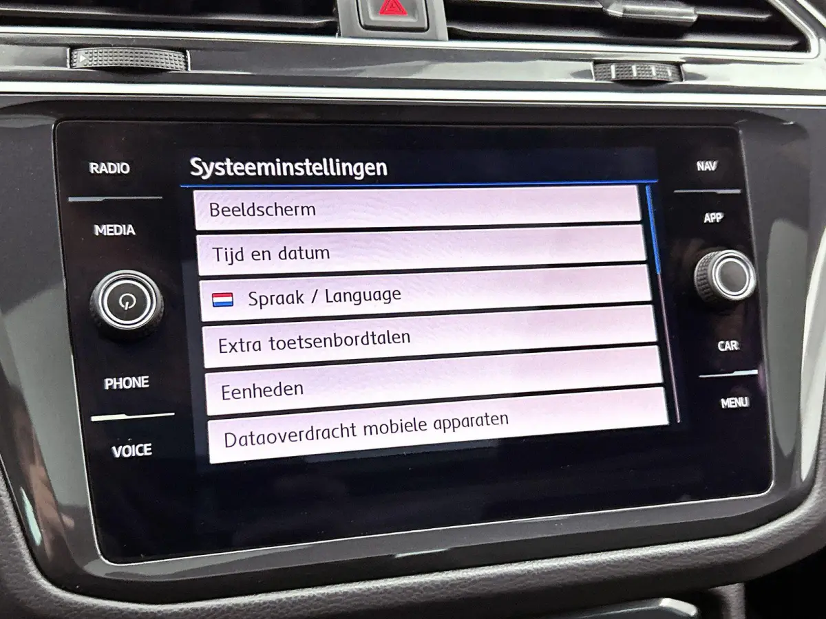 1.5 TSI Comfortline Business 130 PK | R-Line exterieur | Panoramadak | Navigatie | Climate Control | Parkeersensoren | Apple Carplay | Android Auto | 19"Lichtmetalen velgen |