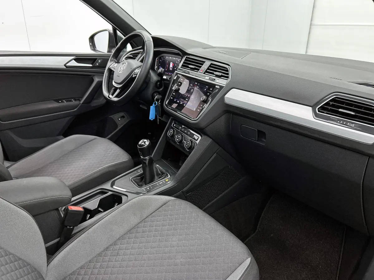 1.5 TSI Comfortline Business 130 PK | R-Line exterieur | Panoramadak | Navigatie | Climate Control | Parkeersensoren | Apple Carplay | Android Auto | 19"Lichtmetalen velgen |