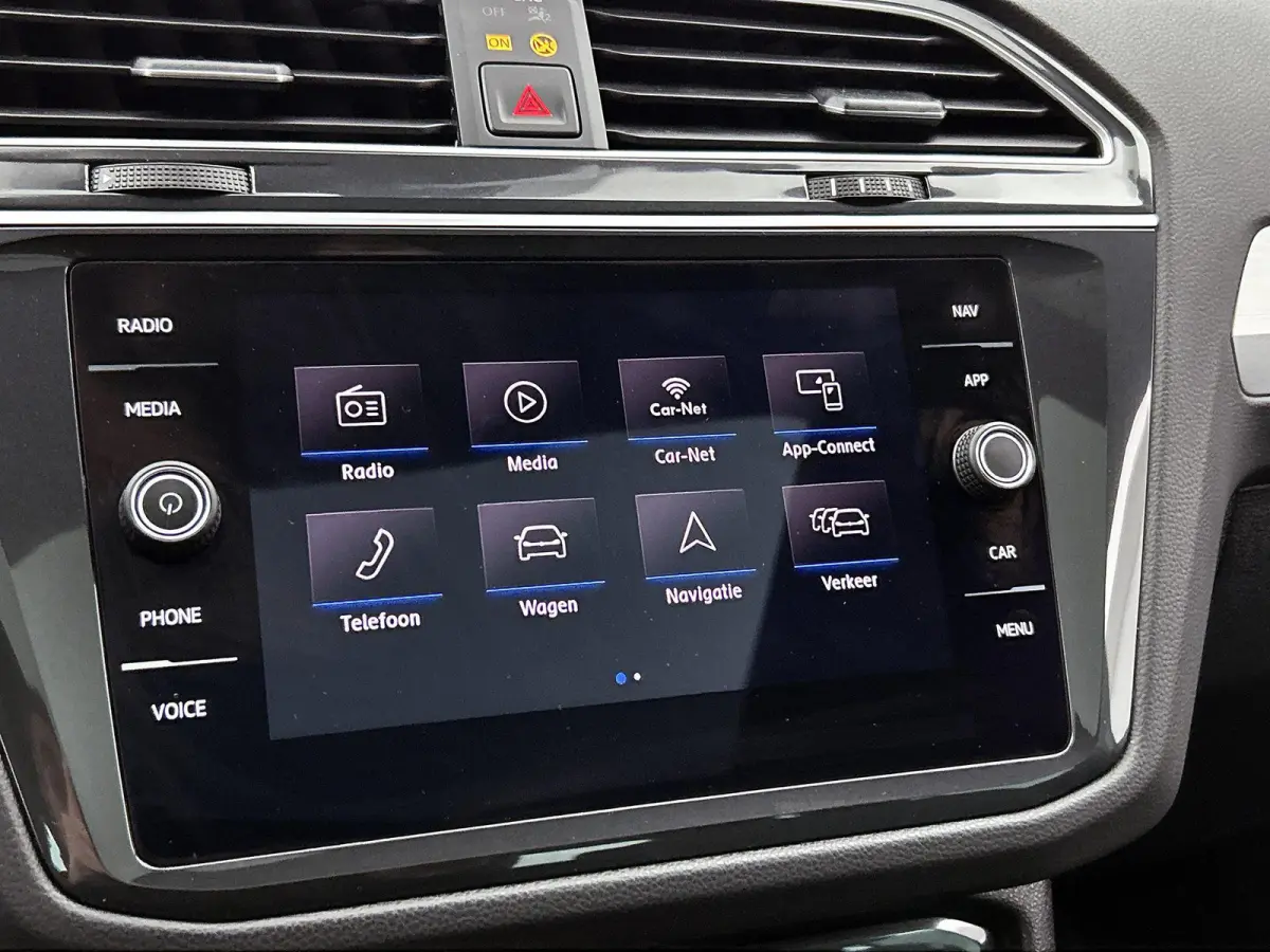 1.5 TSI Comfortline Business 130 PK | R-Line exterieur | Panoramadak | Navigatie | Climate Control | Parkeersensoren | Apple Carplay | Android Auto | 19"Lichtmetalen velgen |