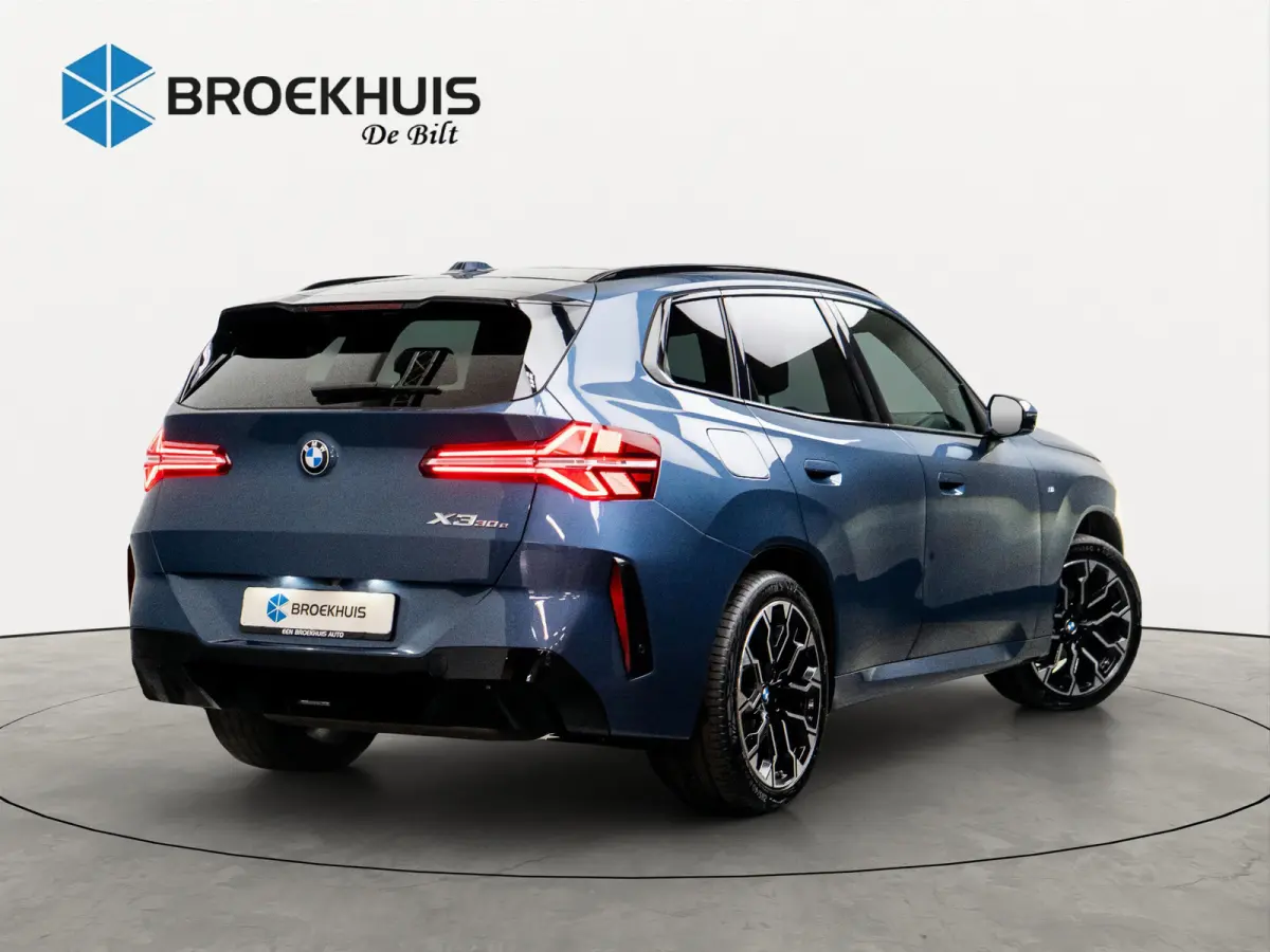 30e xDrive | M-SPORT | PANODAK | ADAPTIVE CRUISE | LEDER | STOELVERWARMING | DODE HOEK | LANE ASSIST | ELEKTR. STOEL INCL. MEMORY