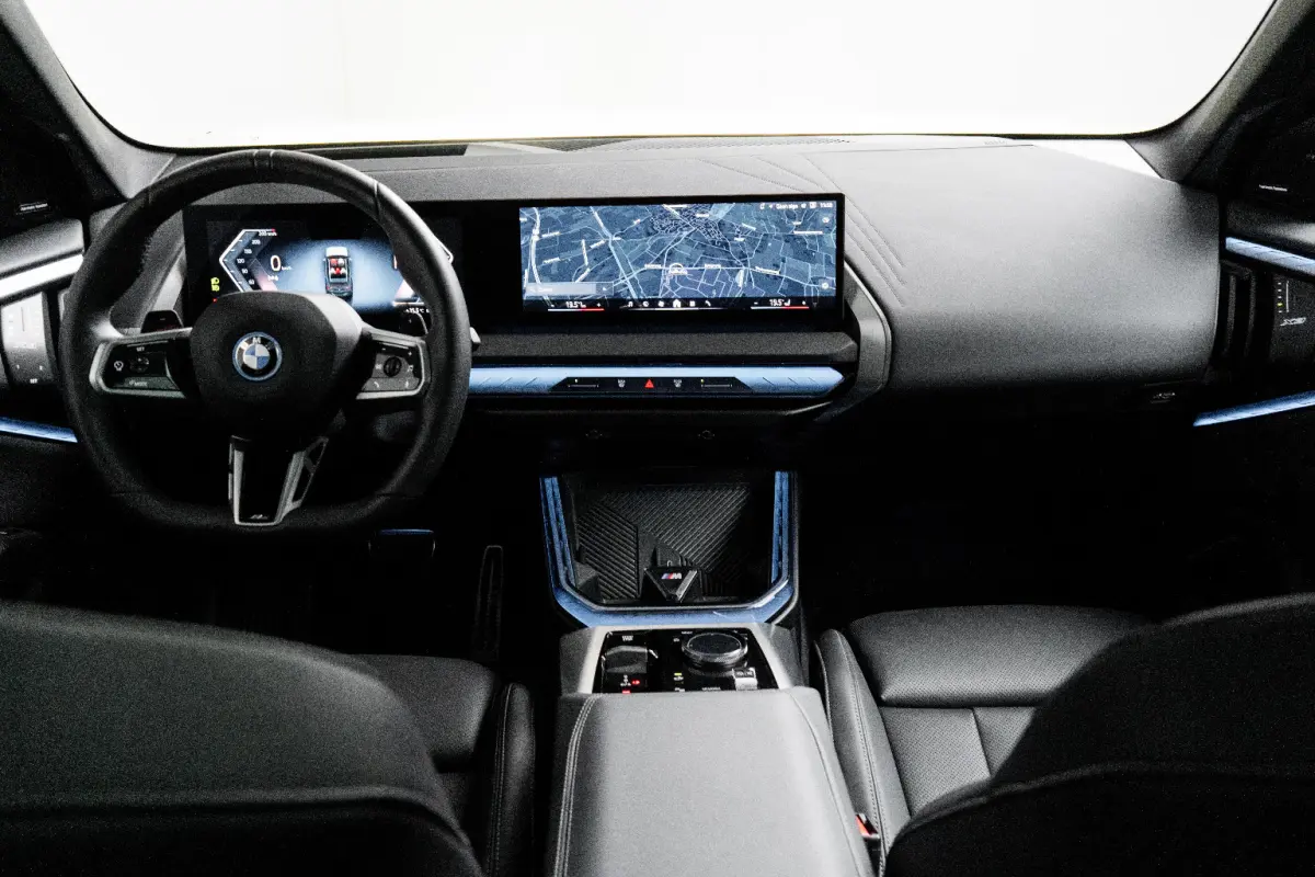 30e xDrive | M-SPORT | PANODAK | ADAPTIVE CRUISE | LEDER | STOELVERWARMING | DODE HOEK | LANE ASSIST | ELEKTR. STOEL INCL. MEMORY
