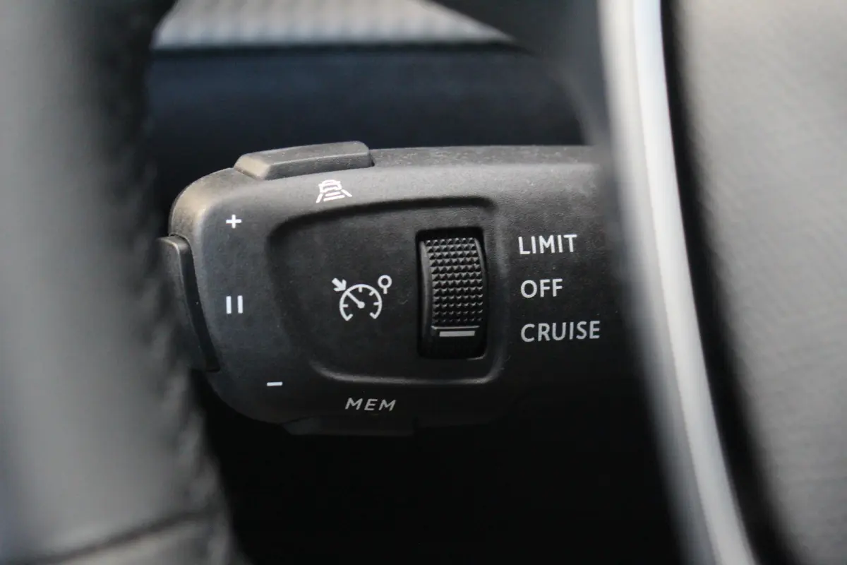 1.2 Hybrid 145 Allure | Adap. cruise C. | 360 Camera | KeyLess | CarPlay | PDC V&A | Clima | 17" LMV | Adap. cruise C. | 360 Camera | KeyLess | CarPlay | PDC V&A | Clima | 17" LMV