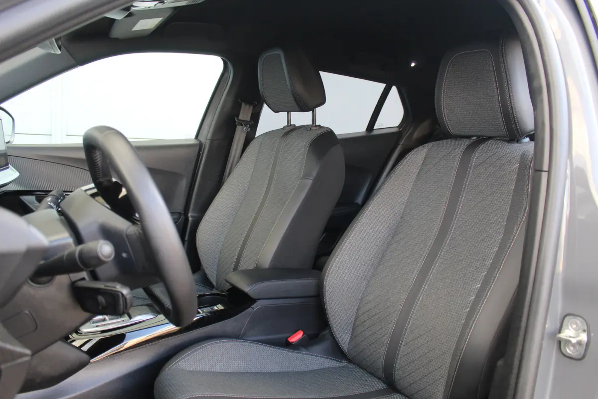 1.2 Hybrid 145 Allure | Adap. cruise C. | 360 Camera | KeyLess | CarPlay | PDC V&A | Clima | 17" LMV | Adap. cruise C. | 360 Camera | KeyLess | CarPlay | PDC V&A | Clima | 17" LMV