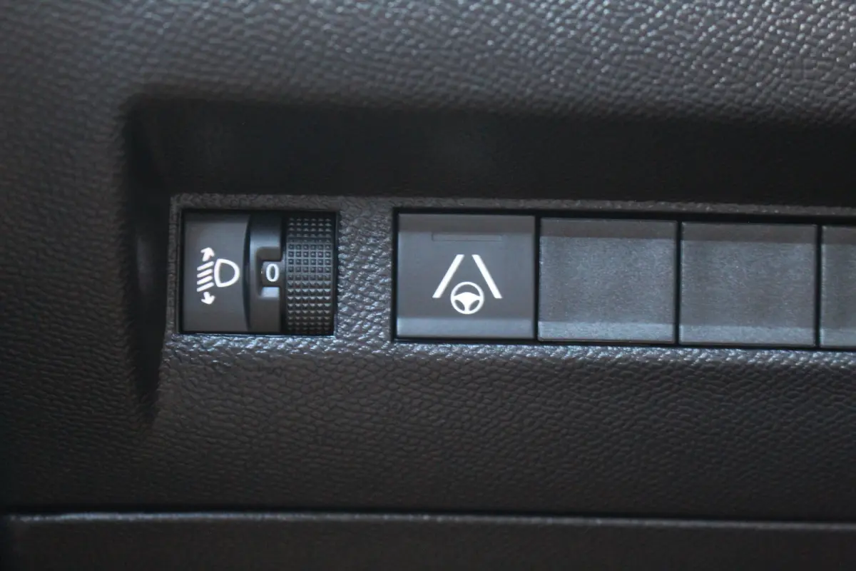 1.2 Hybrid 145 Allure | Adap. cruise C. | 360 Camera | KeyLess | CarPlay | PDC V&A | Clima | 17" LMV | Adap. cruise C. | 360 Camera | KeyLess | CarPlay | PDC V&A | Clima | 17" LMV
