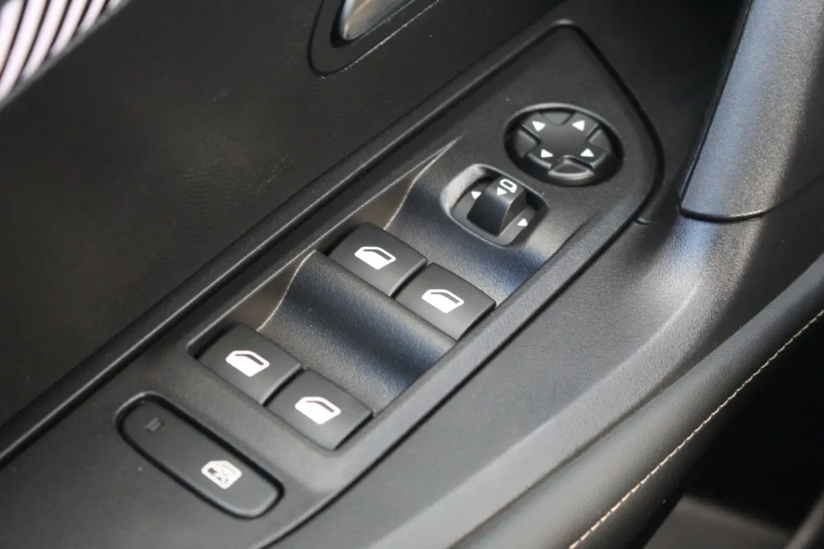 1.2 Hybrid 145 Allure | Adap. cruise C. | 360 Camera | KeyLess | CarPlay | PDC V&A | Clima | 17" LMV | Adap. cruise C. | 360 Camera | KeyLess | CarPlay | PDC V&A | Clima | 17" LMV
