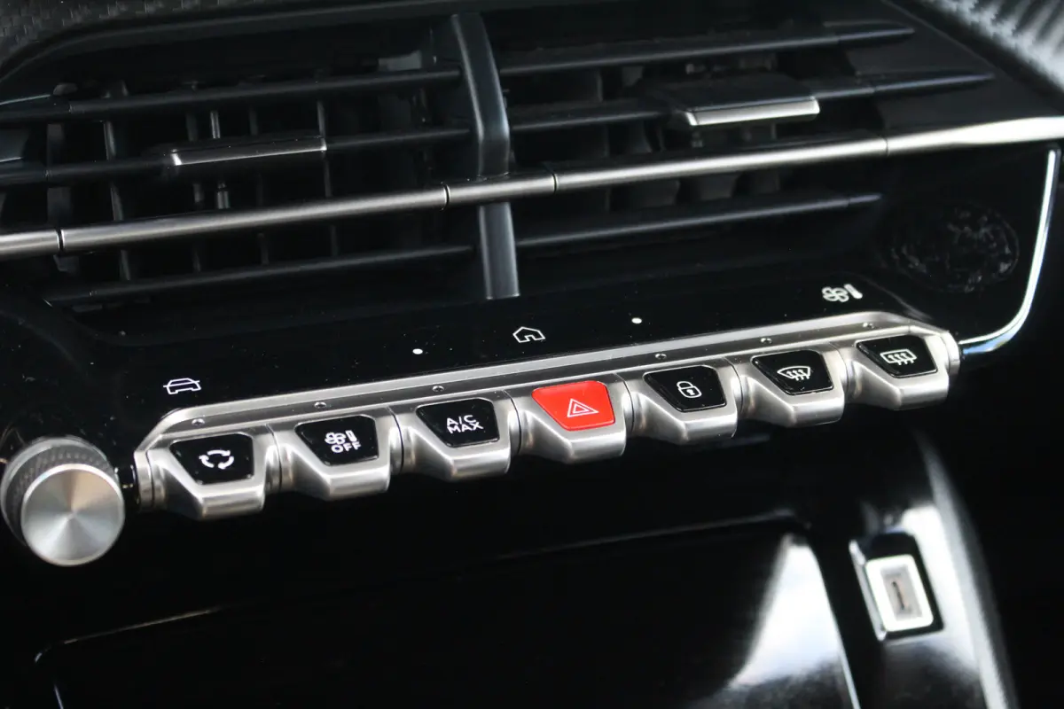 1.2 Hybrid 145 Allure | Adap. cruise C. | 360 Camera | KeyLess | CarPlay | PDC V&A | Clima | 17" LMV | Adap. cruise C. | 360 Camera | KeyLess | CarPlay | PDC V&A | Clima | 17" LMV