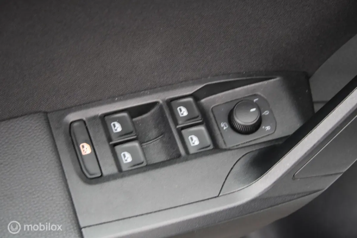 1.0 TSI FR Bus.Int. Plus/Led/Navi/Stoelverw/Cam/