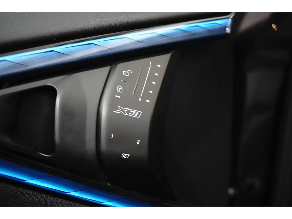 30e xDrive M-Sport | 360° CAMERA | PANODAK | STOELVERWARMING | ADAPTIVE CRUISE | LANE ASSIST | LEDER | AMBIENT LIGHTS | LED | HEAD UP