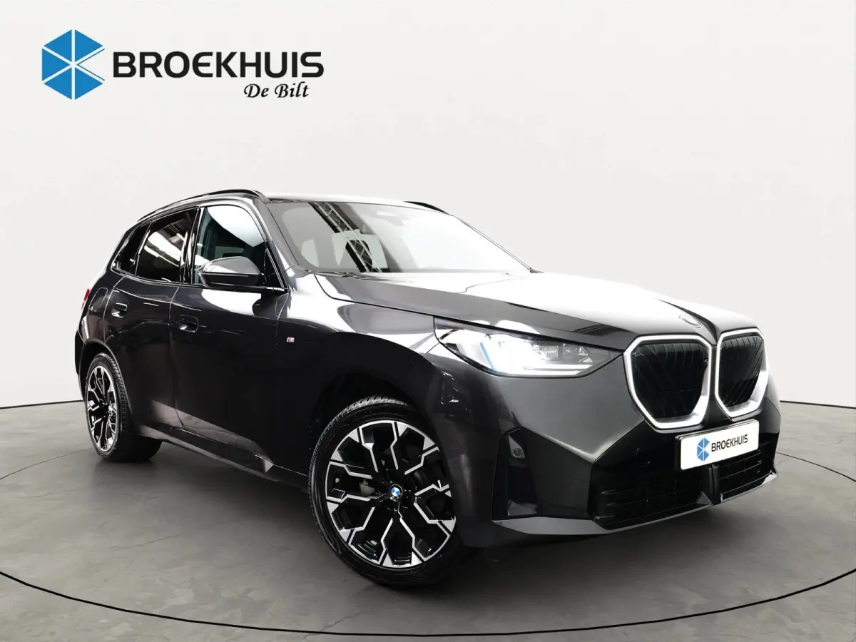 30e xDrive M-Sport | 360° CAMERA | PANODAK | STOELVERWARMING | ADAPTIVE CRUISE | LANE ASSIST | LEDER | AMBIENT LIGHTS | LED | HEAD UP