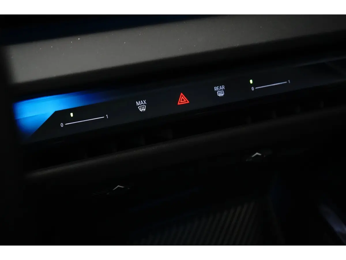 30e xDrive M-Sport | 360° CAMERA | PANODAK | STOELVERWARMING | ADAPTIVE CRUISE | LANE ASSIST | LEDER | AMBIENT LIGHTS | LED | HEAD UP