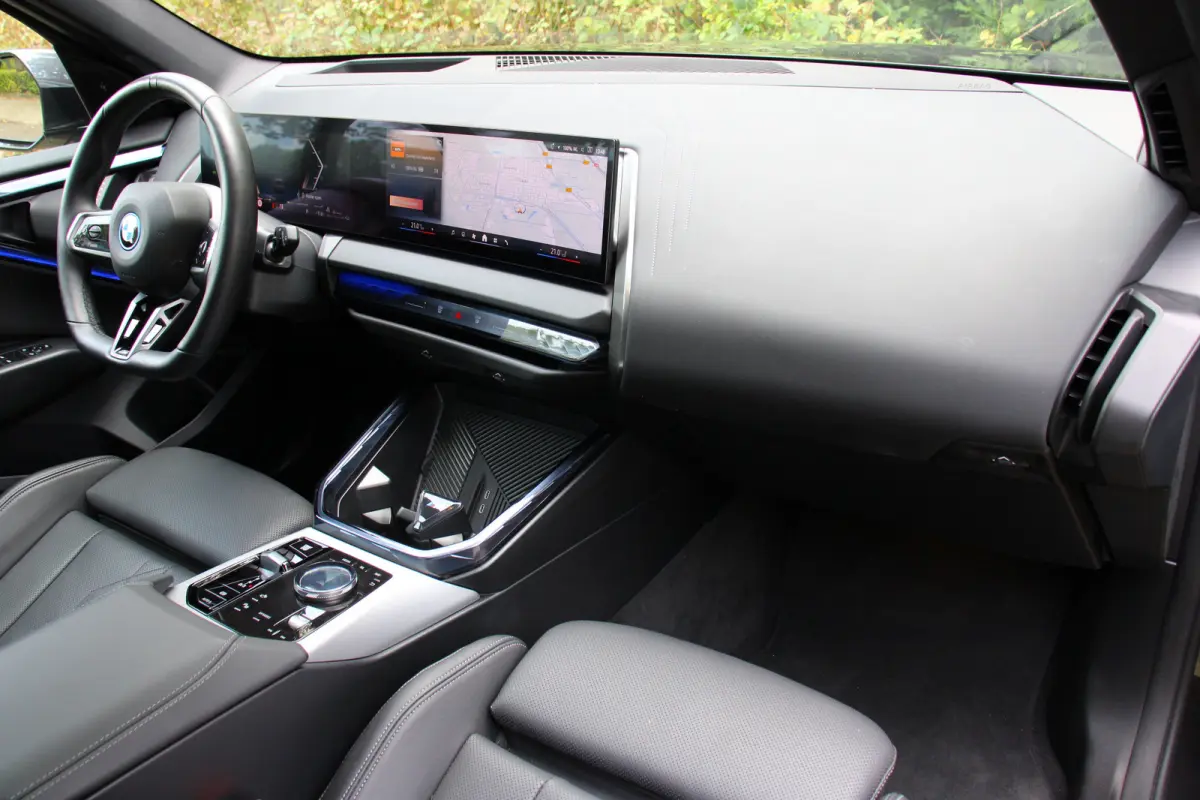 30e xDrive M-Sport | 360° CAMERA | PANODAK | STOELVERWARMING | ADAPTIVE CRUISE | LANE ASSIST | LEDER | AMBIENT LIGHTS | LED | HEAD UP