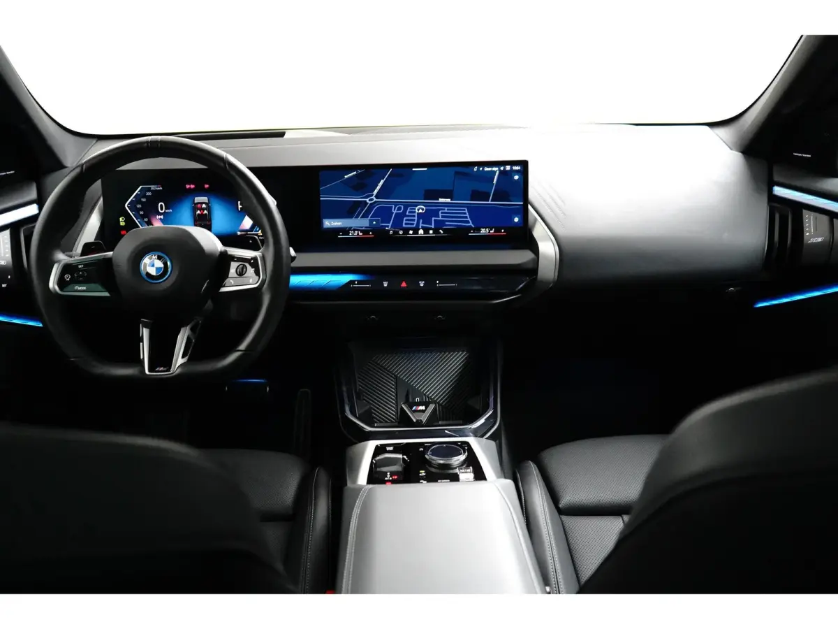 30e xDrive M-Sport | 360° CAMERA | PANODAK | STOELVERWARMING | ADAPTIVE CRUISE | LANE ASSIST | LEDER | AMBIENT LIGHTS | LED | HEAD UP