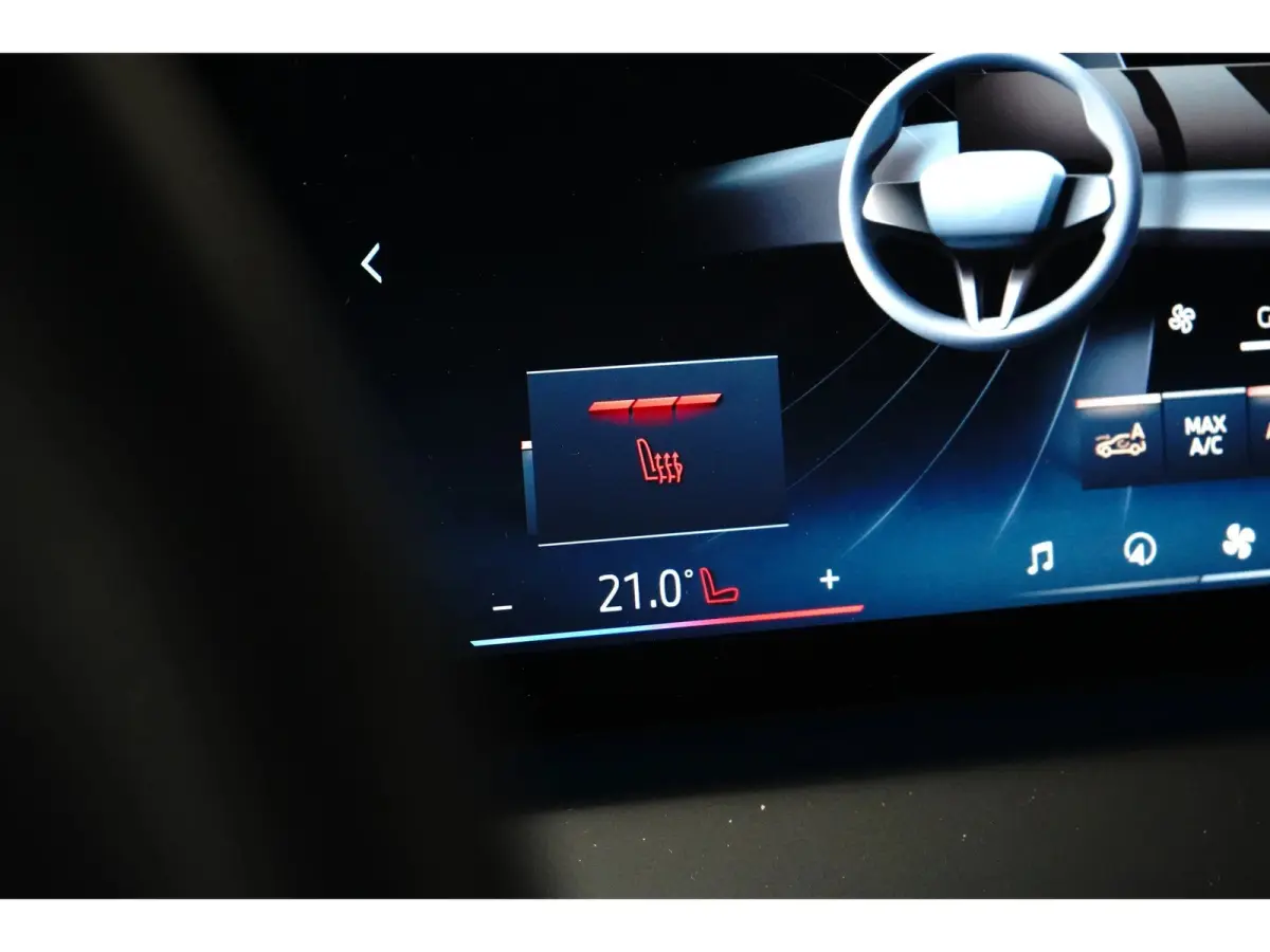 30e xDrive M-Sport | 360° CAMERA | PANODAK | STOELVERWARMING | ADAPTIVE CRUISE | LANE ASSIST | LEDER | AMBIENT LIGHTS | LED | HEAD UP