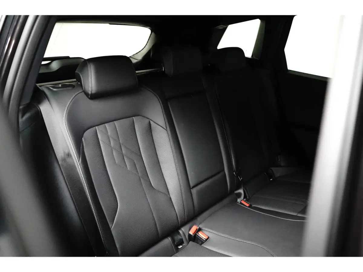 30e xDrive M-Sport | 360° CAMERA | PANODAK | STOELVERWARMING | ADAPTIVE CRUISE | LANE ASSIST | LEDER | AMBIENT LIGHTS | LED | HEAD UP