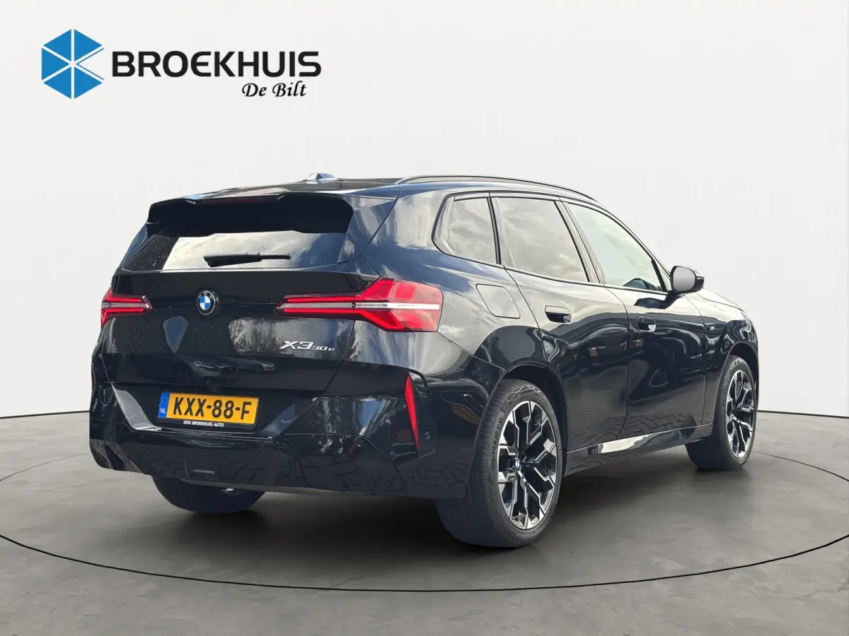 30e xDrive M-Sport | 360° CAMERA | PANODAK | STOELVERWARMING | ADAPTIVE CRUISE | LANE ASSIST | LEDER | AMBIENT LIGHTS | LED | HEAD UP