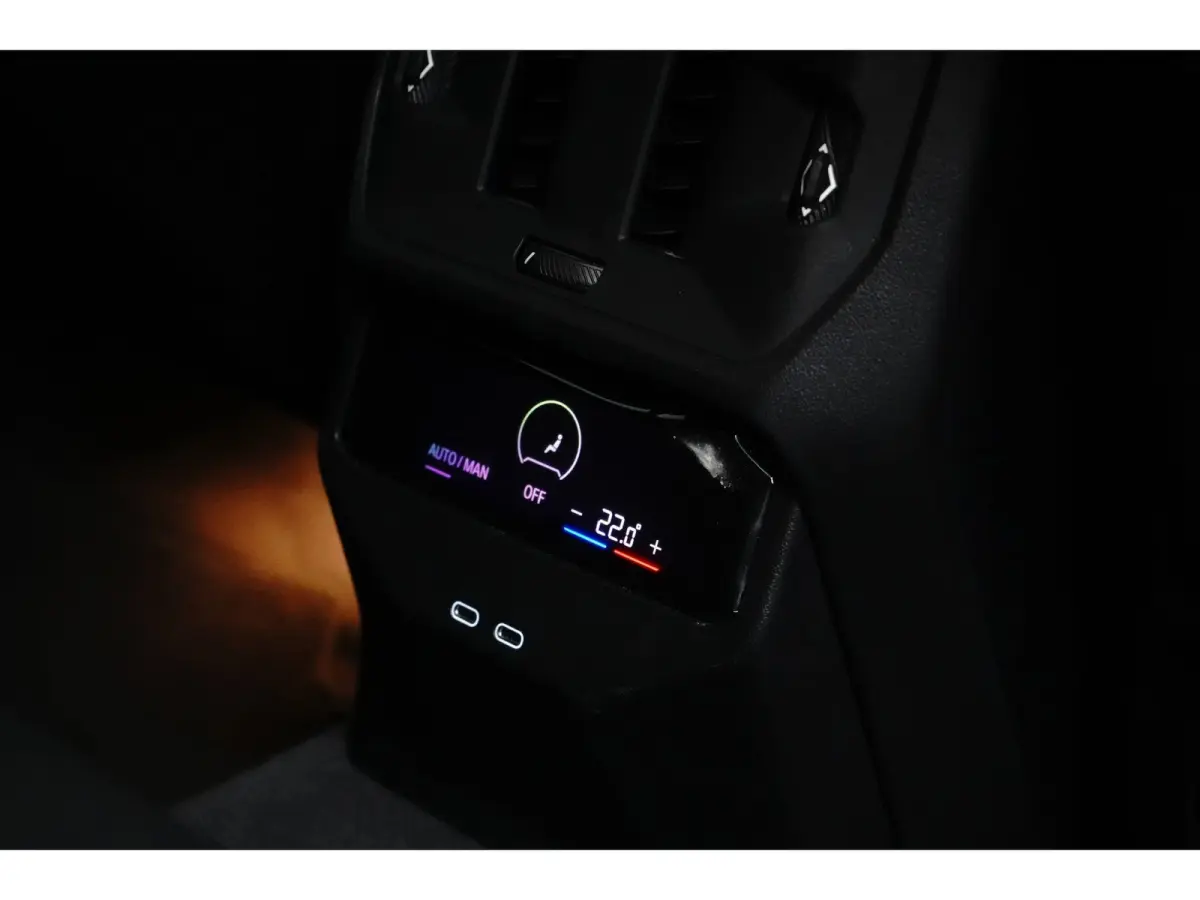 30e xDrive M-Sport | 360° CAMERA | PANODAK | STOELVERWARMING | ADAPTIVE CRUISE | LANE ASSIST | LEDER | AMBIENT LIGHTS | LED | HEAD UP