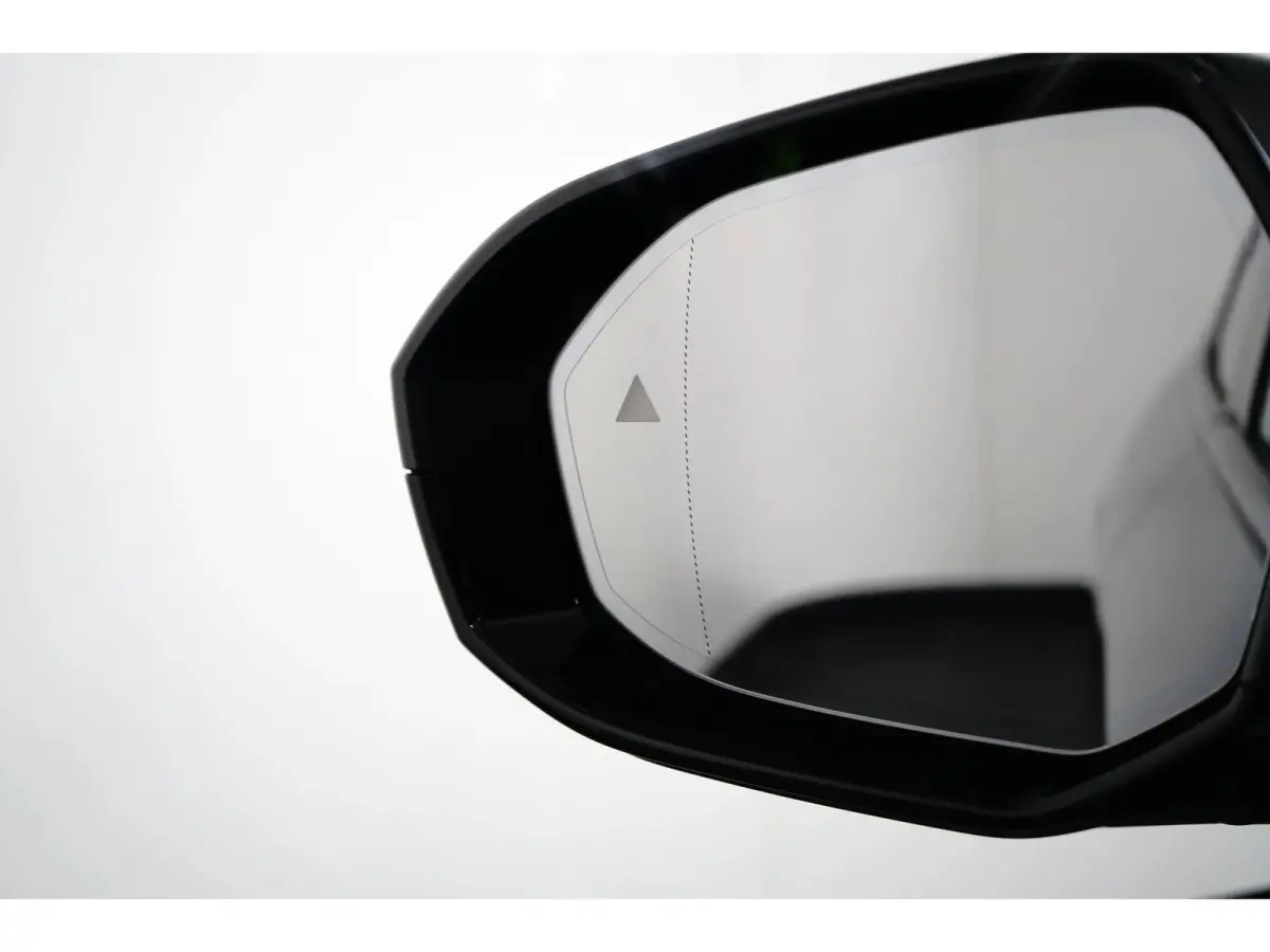 30e xDrive M-Sport | 360° CAMERA | PANODAK | STOELVERWARMING | ADAPTIVE CRUISE | LANE ASSIST | LEDER | AMBIENT LIGHTS | LED | HEAD UP