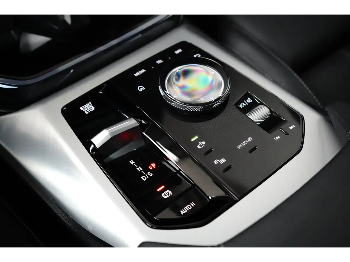 30e xDrive M-Sport | 360° CAMERA | PANODAK | STOELVERWARMING | ADAPTIVE CRUISE | LANE ASSIST | LEDER | AMBIENT LIGHTS | LED | HEAD UP