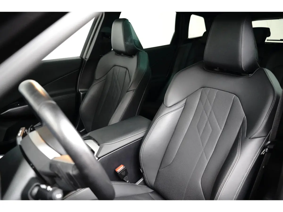 30e xDrive M-Sport | 360° CAMERA | PANODAK | STOELVERWARMING | ADAPTIVE CRUISE | LANE ASSIST | LEDER | AMBIENT LIGHTS | LED | HEAD UP