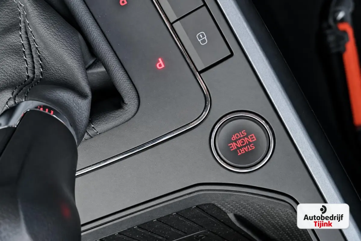 1.0 TSI Style Business Intense | Automaat | LED | Camera | ACC | Full Link | Park Assist | Twotone | Climatronic | Navi |
