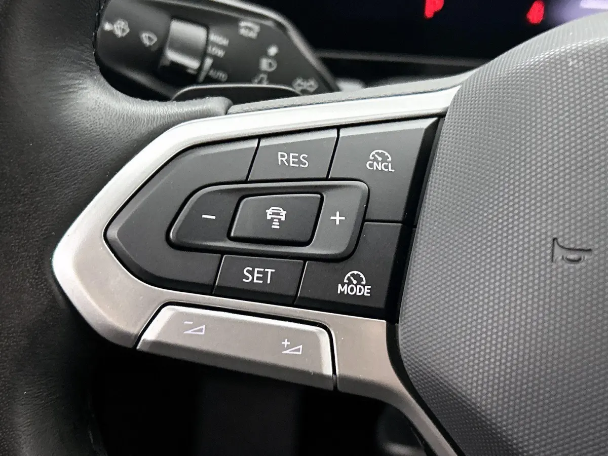 1.5 eTSI Business | ACHTERUITRIJCAMERA | APPLE CARPLAY - ANDROID AUTO | SFEERVERLICHTING | STOELVERWARMING | ALCANTARA STOELEN | NAVIGATIE | DIGITAAL DISPLAY |