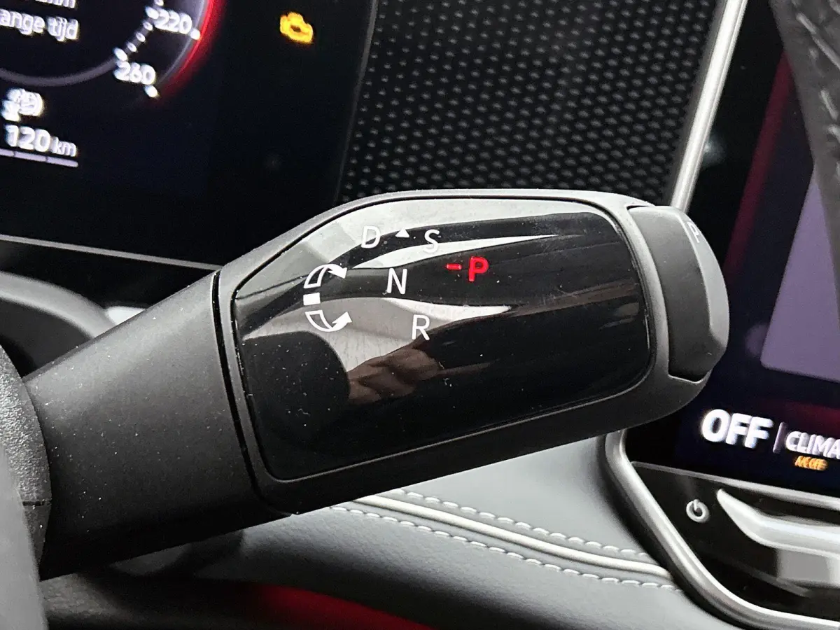 1.5 eTSI Business | ACHTERUITRIJCAMERA | APPLE CARPLAY - ANDROID AUTO | SFEERVERLICHTING | STOELVERWARMING | ALCANTARA STOELEN | NAVIGATIE | DIGITAAL DISPLAY |