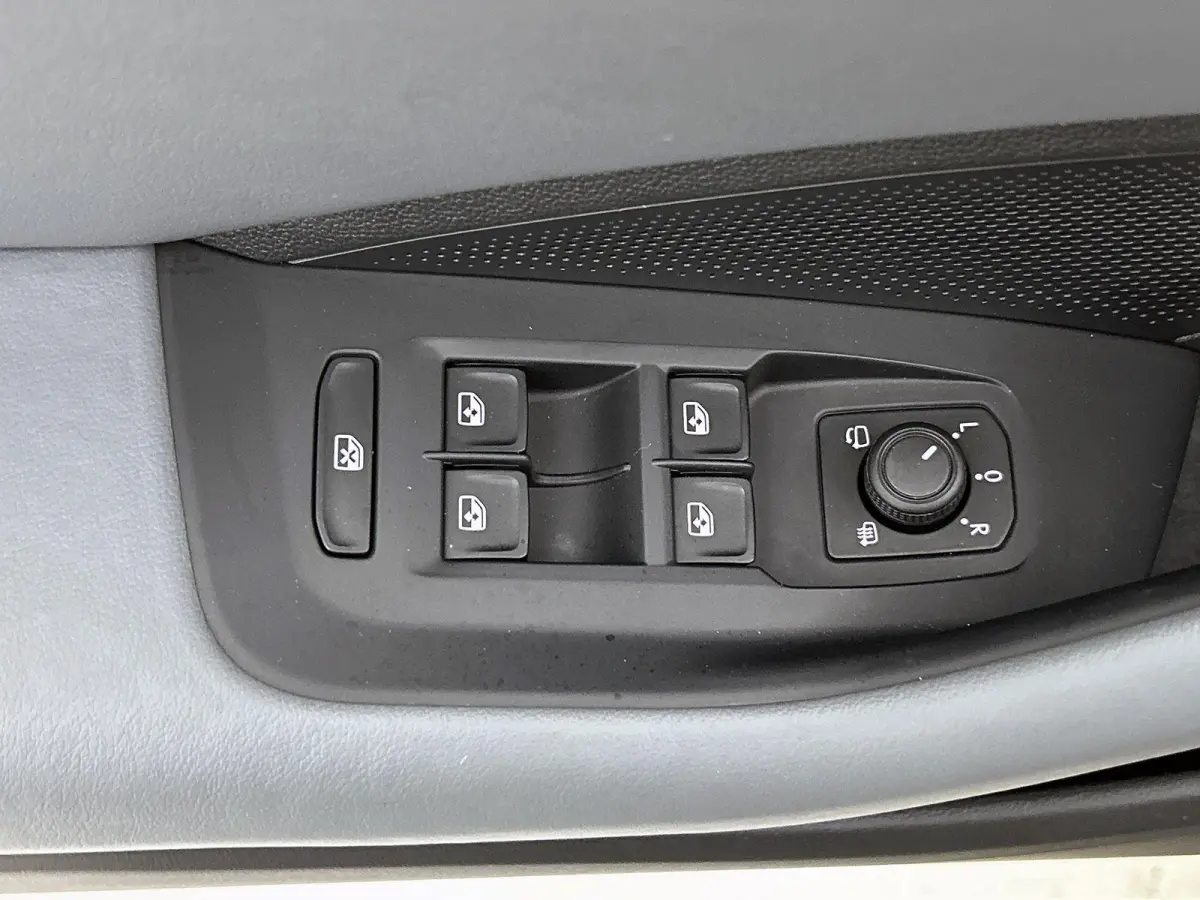 1.5 eTSI Business | ACHTERUITRIJCAMERA | APPLE CARPLAY - ANDROID AUTO | SFEERVERLICHTING | STOELVERWARMING | ALCANTARA STOELEN | NAVIGATIE | DIGITAAL DISPLAY |