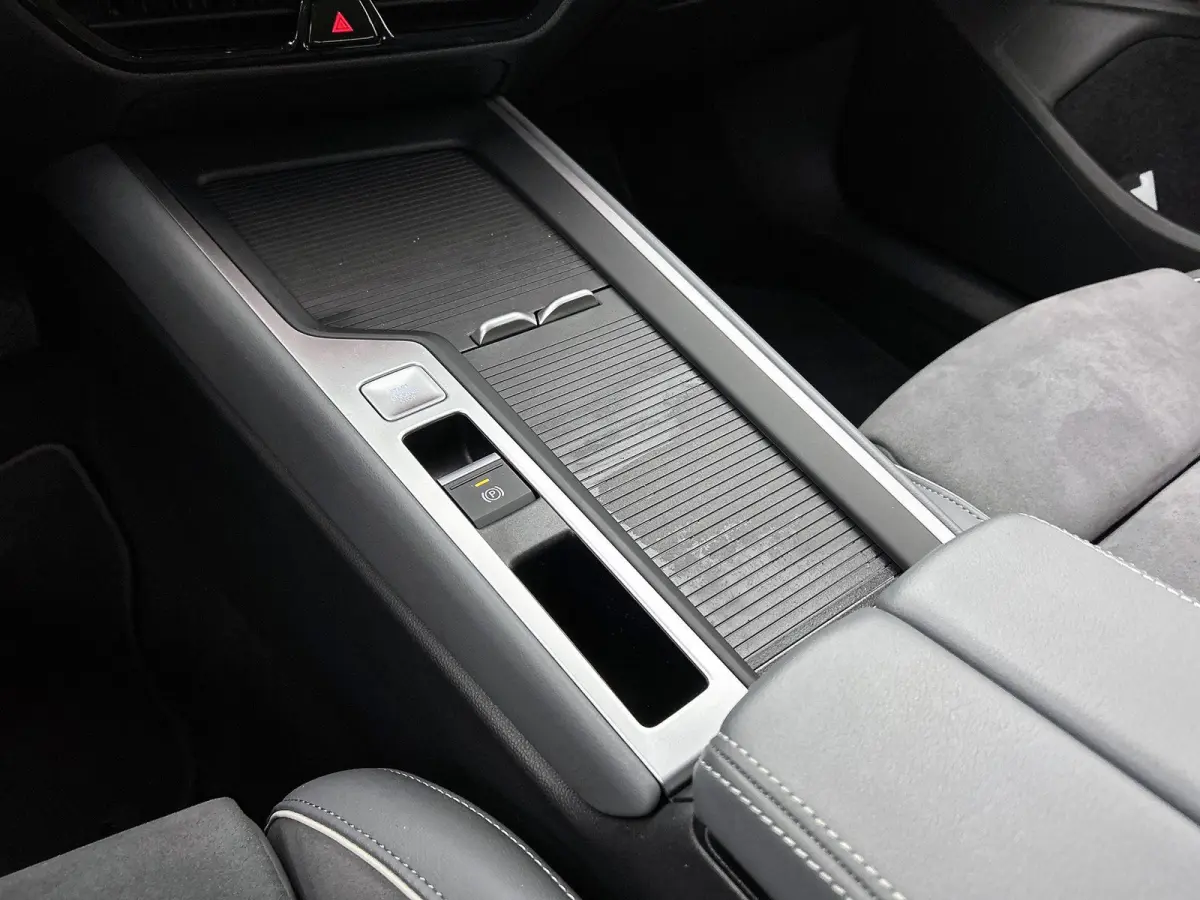1.5 eTSI Business | ACHTERUITRIJCAMERA | APPLE CARPLAY - ANDROID AUTO | SFEERVERLICHTING | STOELVERWARMING | ALCANTARA STOELEN | NAVIGATIE | DIGITAAL DISPLAY |