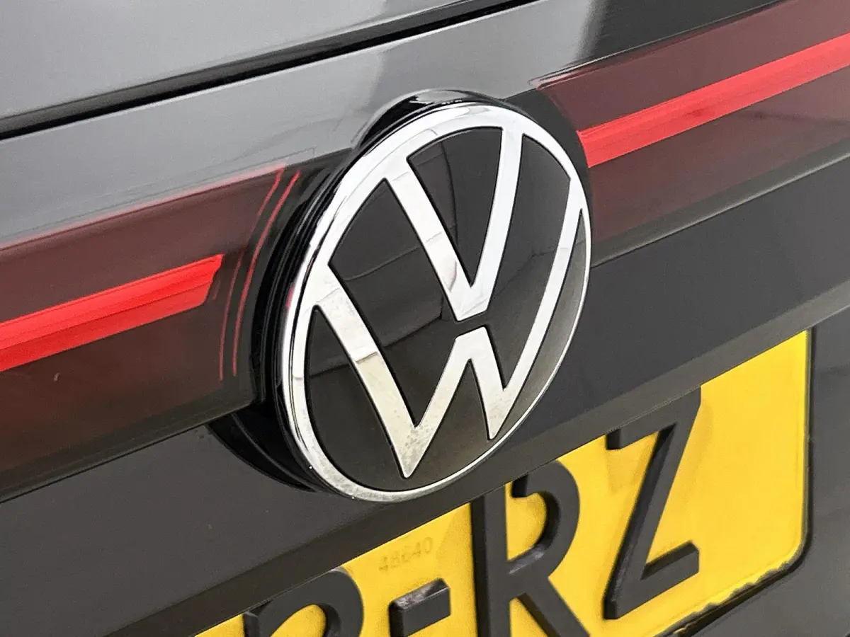 1.5 eTSI Business | ACHTERUITRIJCAMERA | APPLE CARPLAY - ANDROID AUTO | SFEERVERLICHTING | STOELVERWARMING | ALCANTARA STOELEN | NAVIGATIE | DIGITAAL DISPLAY |