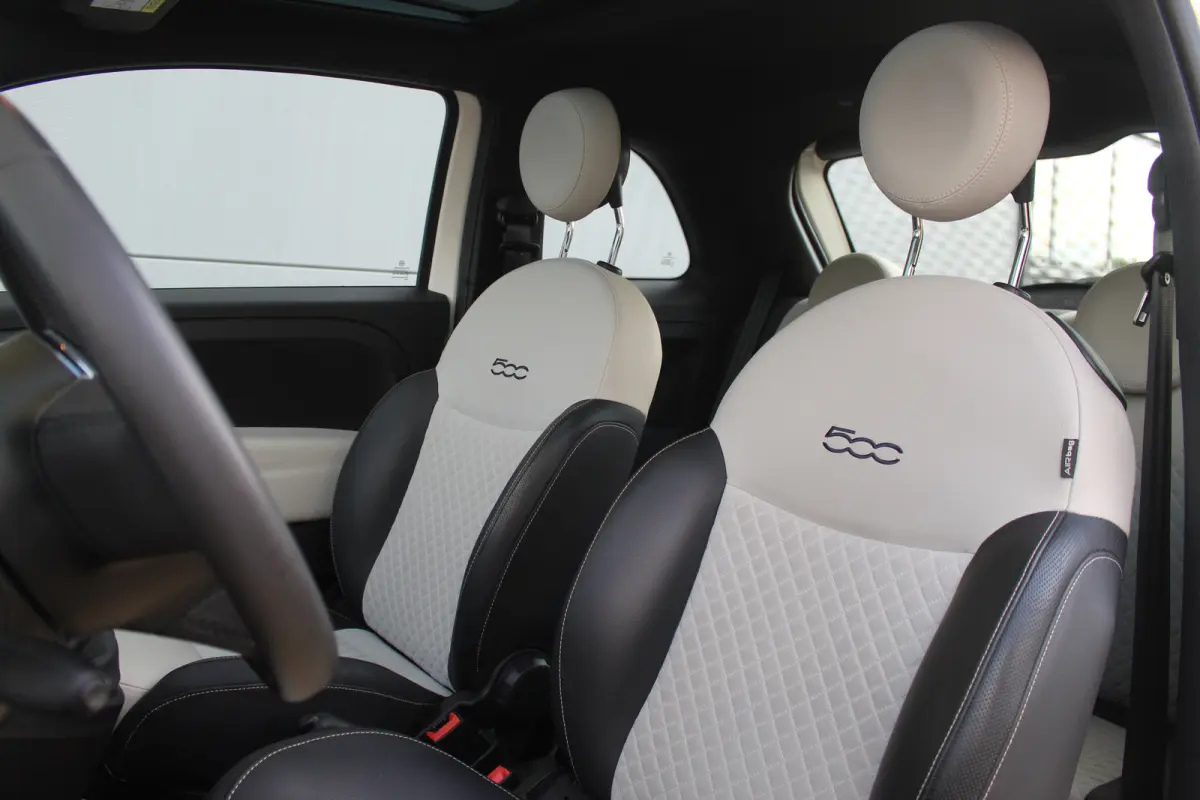 1.0 Hybrid Dolcevita | Panoramadak | CarPlay | Cruise C. | Airco | 15" LMV | PDC | Panoramadak | CarPlay | Cruise C. | Airco | 15" LMV | PDC |