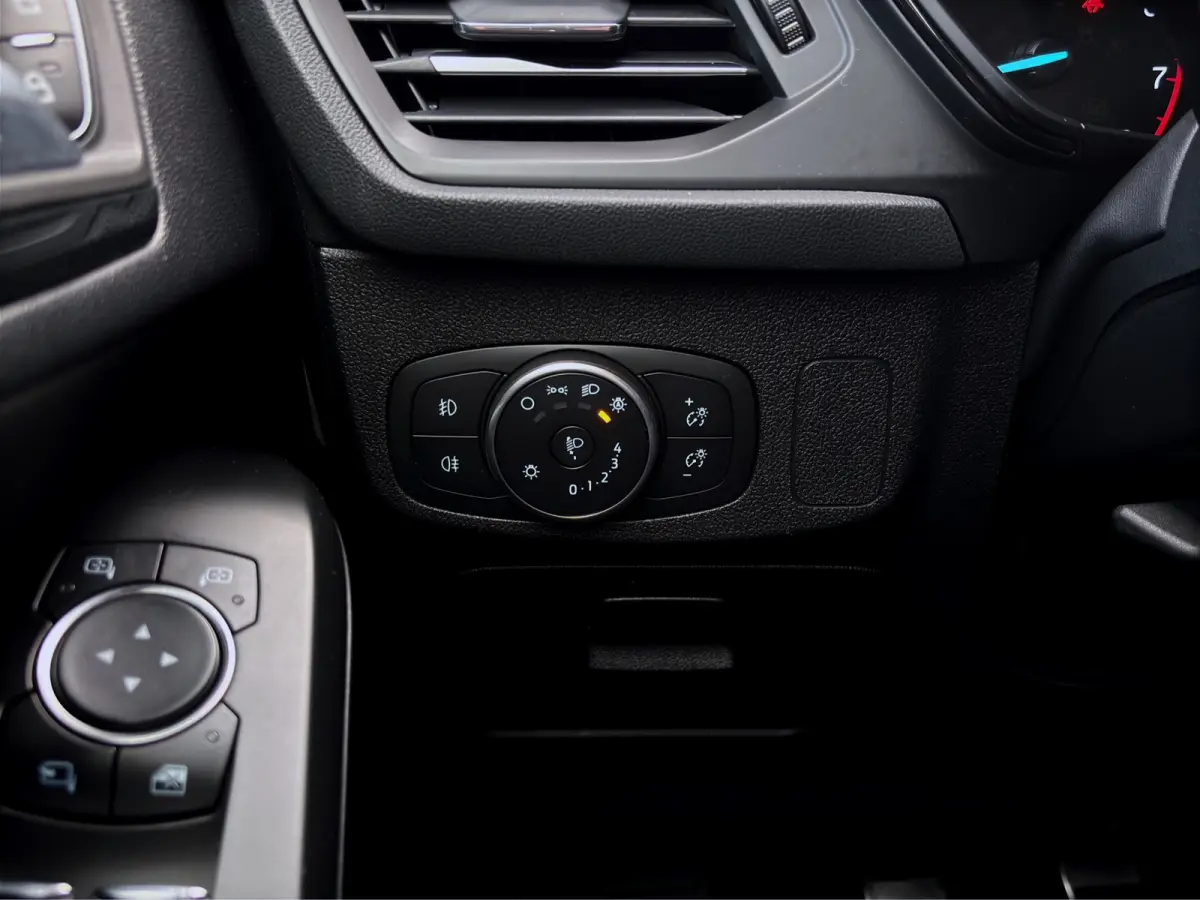1.5 ST-Line 150pk | Trekhaak | Stoelverwarming | Camera | Apple Carplay |