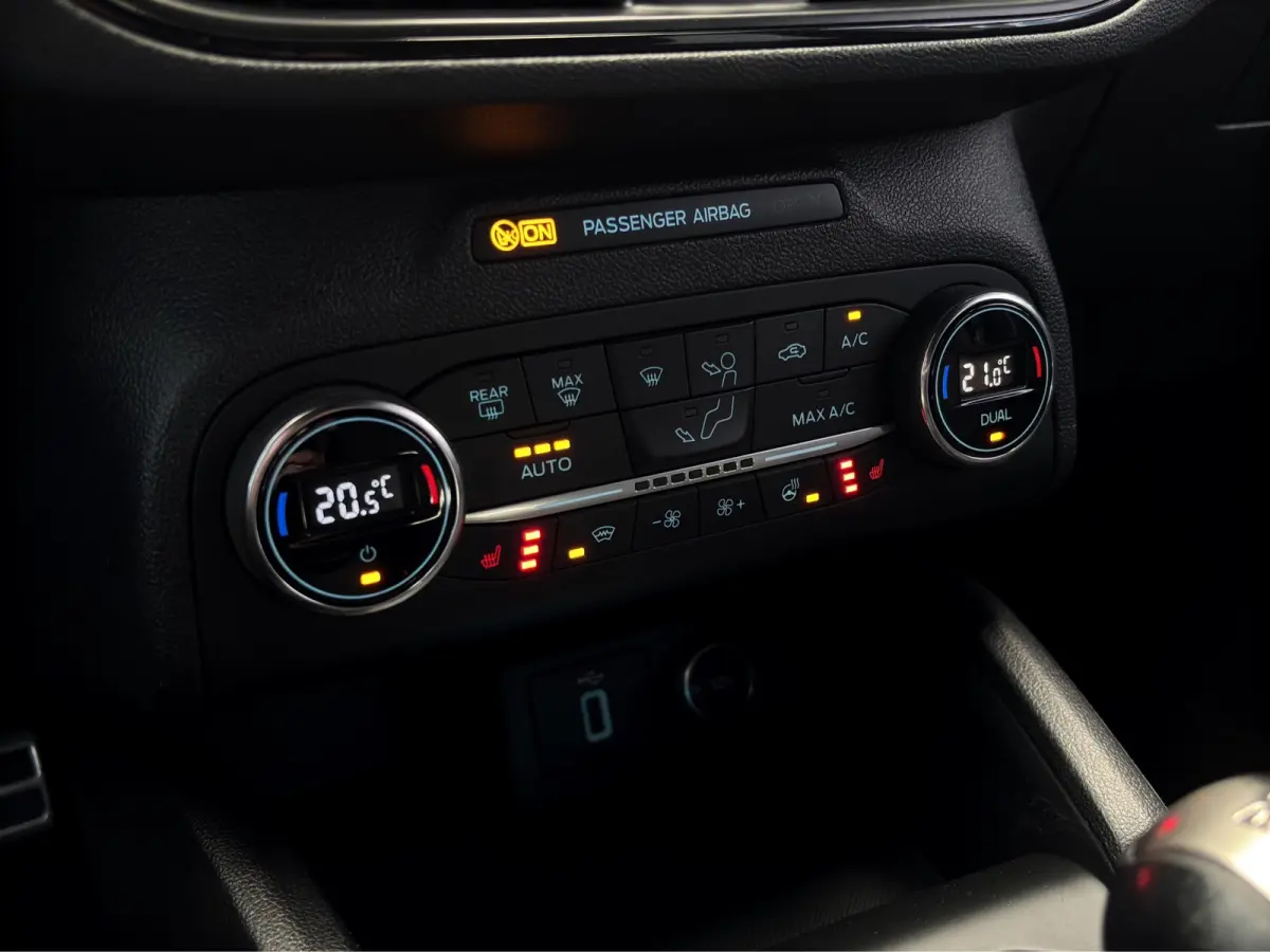 1.5 ST-Line 150pk | Trekhaak | Stoelverwarming | Camera | Apple Carplay |