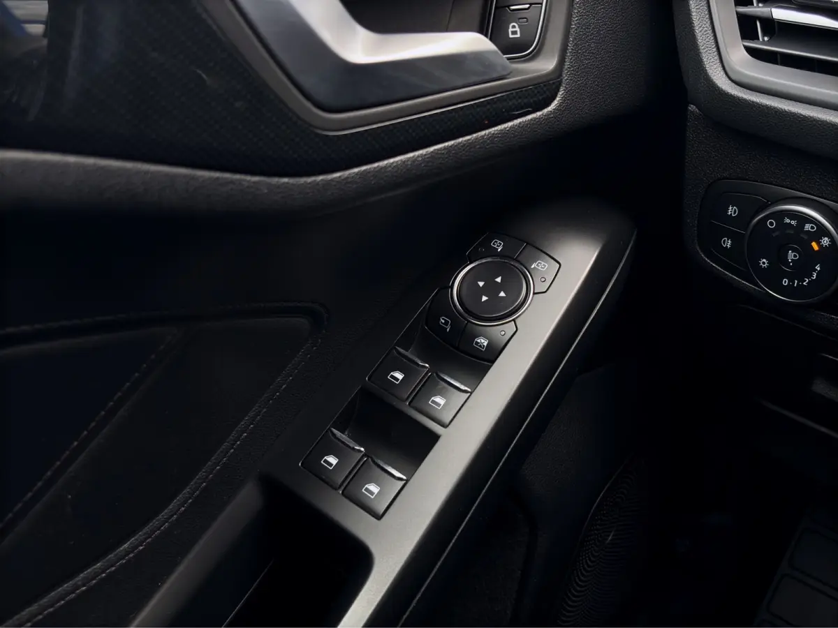 1.5 ST-Line 150pk | Trekhaak | Stoelverwarming | Camera | Apple Carplay |
