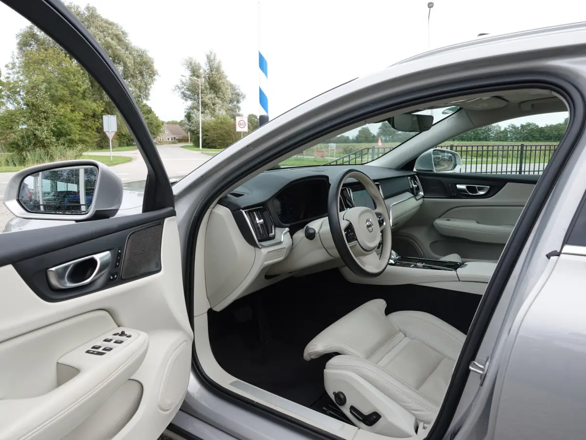 2.0 T6 Plug-in hybrid AWD Ultimate Bright BOMVOL | PANO | TREKH. | 360° | MASSAGE