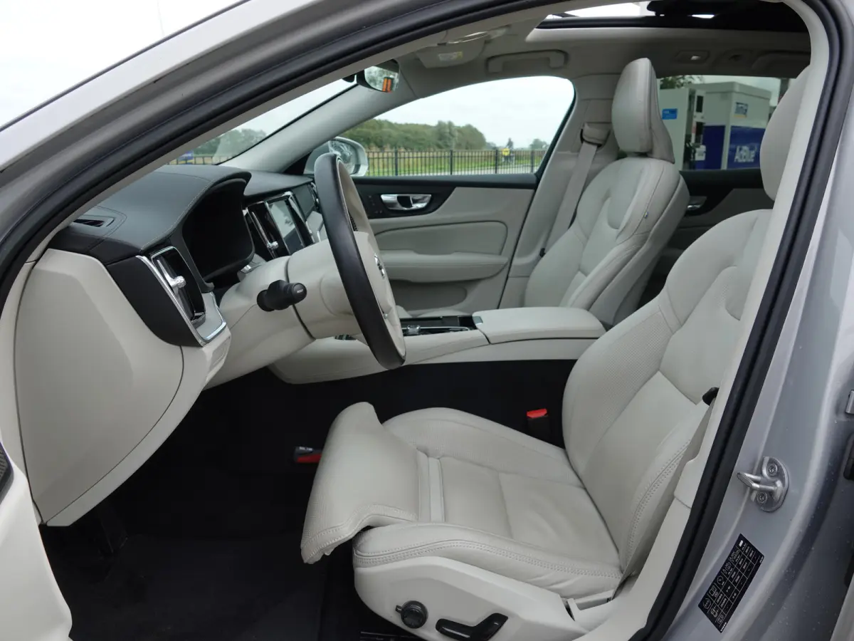 2.0 T6 Plug-in hybrid AWD Ultimate Bright BOMVOL | PANO | TREKH. | 360° | MASSAGE