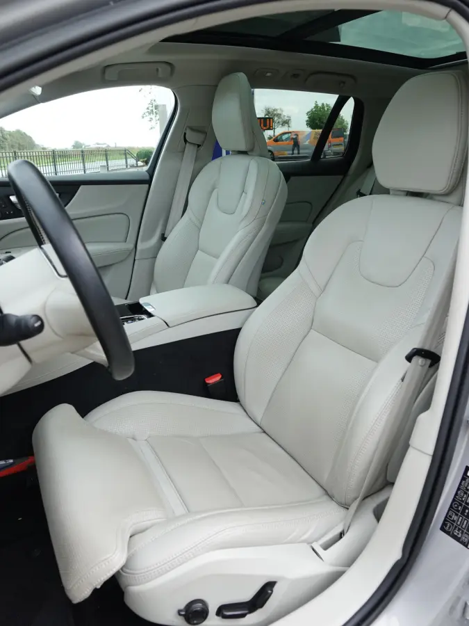 2.0 T6 Plug-in hybrid AWD Ultimate Bright BOMVOL | PANO | TREKH. | 360° | MASSAGE