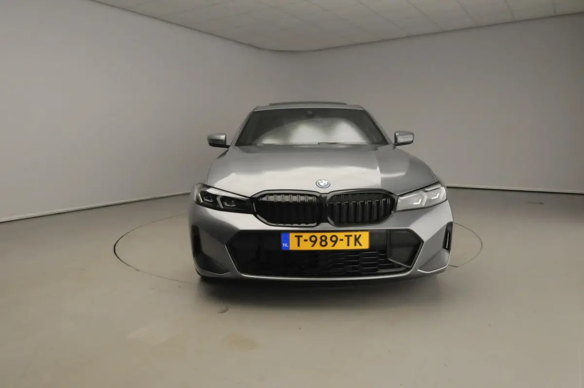 320e | M-Sportpakket | LED | Leder | Navigatie | Schuifdak | SOH 93% | Sportstoelen | Stoelverwarming | DAB | Harman-kardon sound | Alu 19 inch