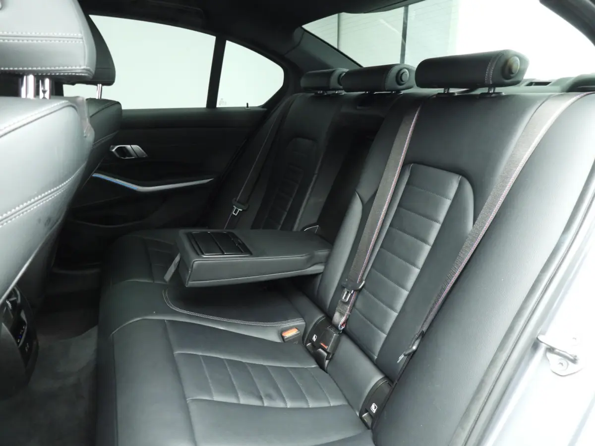 320e | M-Sportpakket | LED | Leder | Navigatie | Schuifdak | SOH 93% | Sportstoelen | Stoelverwarming | DAB | Harman-kardon sound | Alu 19 inch