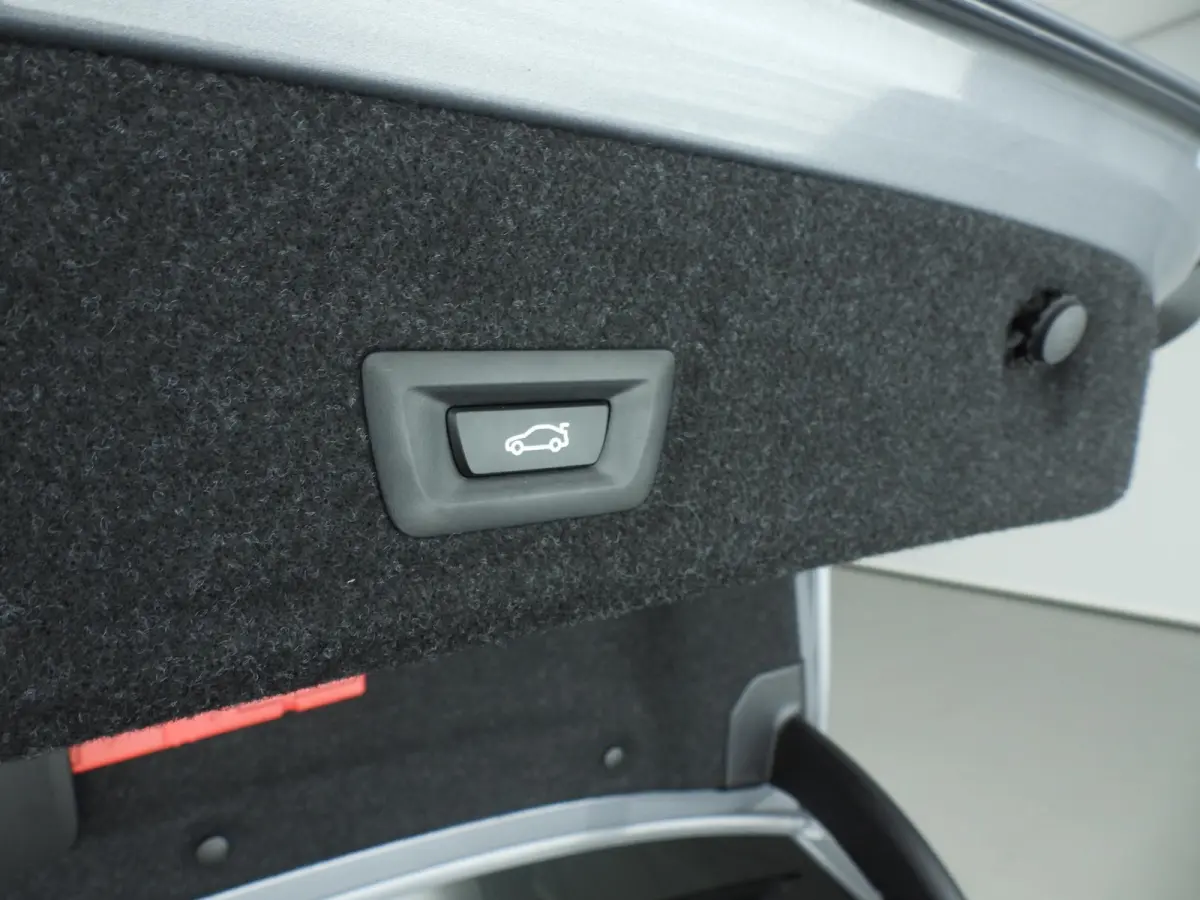 320e | M-Sportpakket | LED | Leder | Navigatie | Schuifdak | SOH 93% | Sportstoelen | Stoelverwarming | DAB | Harman-kardon sound | Alu 19 inch