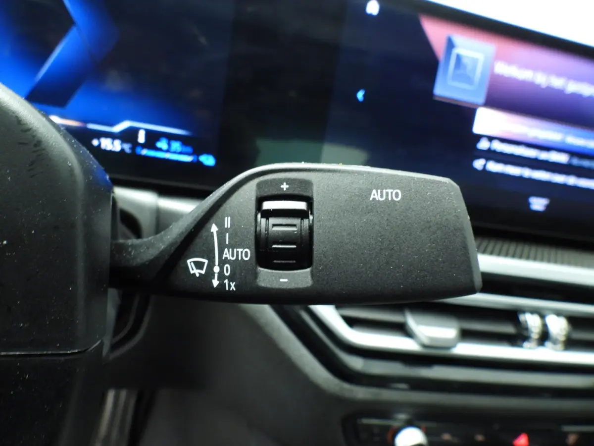 320e | M-Sportpakket | LED | Leder | Navigatie | Schuifdak | SOH 93% | Sportstoelen | Stoelverwarming | DAB | Harman-kardon sound | Alu 19 inch